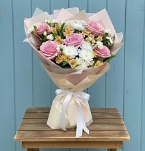 Букет цветов из:  Гвоздики, Орхидеи и Розы #REPLACE_PRED# Ханской