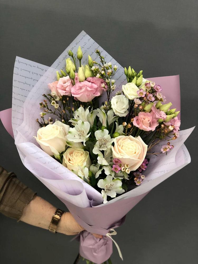 Букет цветов из: Альстромерии, Розы и Лизиантусы в Ханской