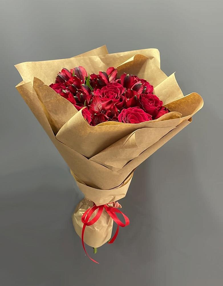 Букет цветов из: Альстромерии и Розы в Ханской