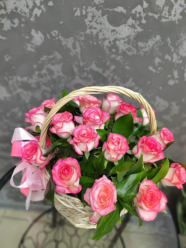 Цветочная композиция из Розы в корзине в Ханской