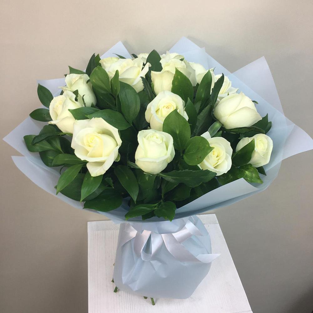 Букет 15 Белых роз Проуд в Ханской