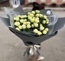 Букет Белые кустовые розы Солинеро в Ханской