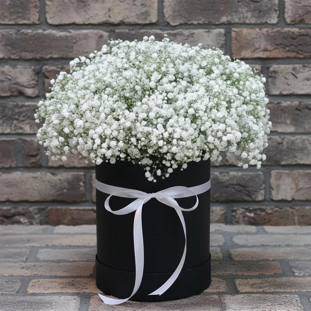 Цветочная композиция из Гипсофила в шляпной коробке в Ханской