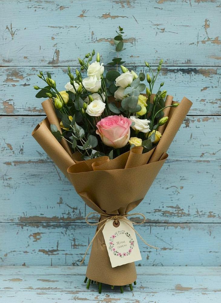 Букет цветов из: Розы и Лизиантусы в Ханской