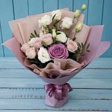 Букет цветов из:  Розы и Лизиантусы в Ханской