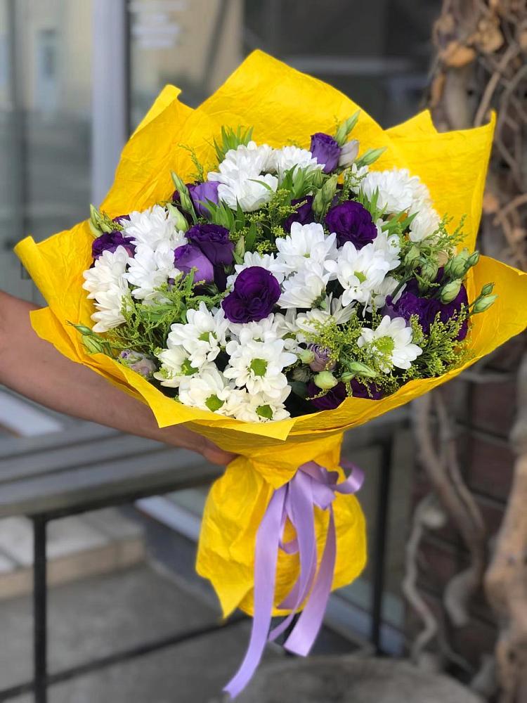 Букет цветов из: Ирисы, Хризантемы и Ромашки в Ханской