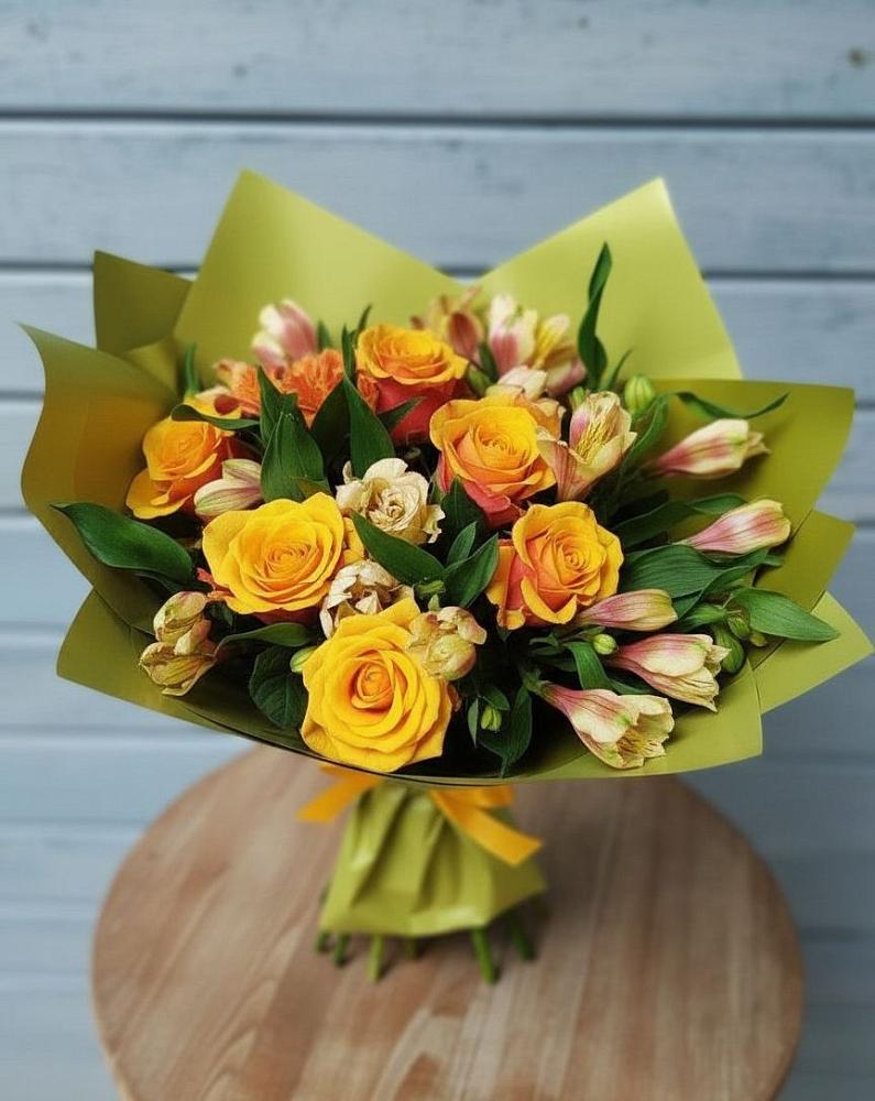 Букет цветов из: Альстромерии и Розы в Ханской
