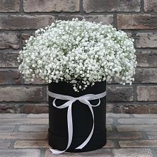 Цветочная композиция из Гипсофила в шляпной коробке в Ханской