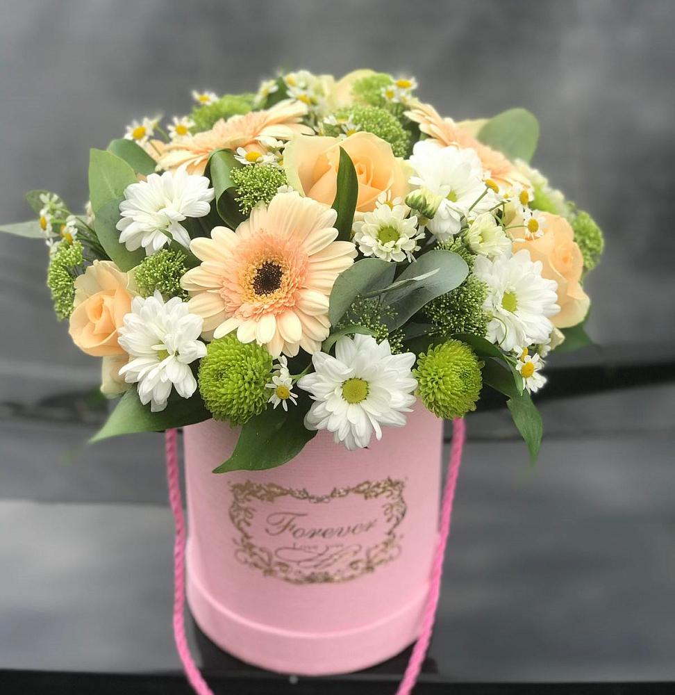 Цветочная композиция из Розы, Герберы и Хризантемы в шляпной коробке в Ханской