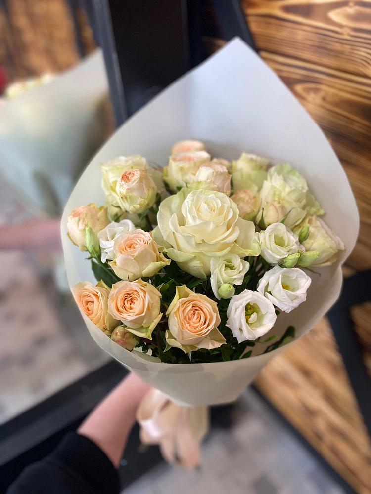 Букет цветов из: Розы и Лизиантусы в Ханской