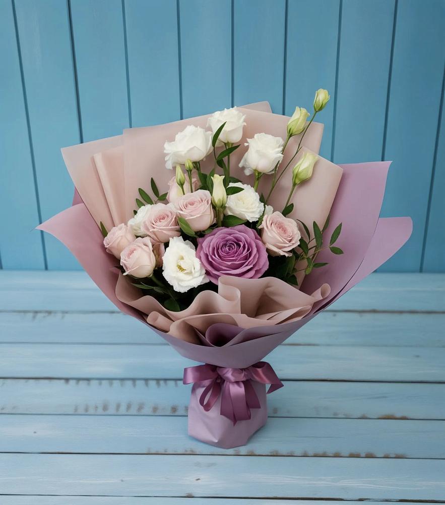 Букет цветов из: Розы и Лизиантусы в Ханской